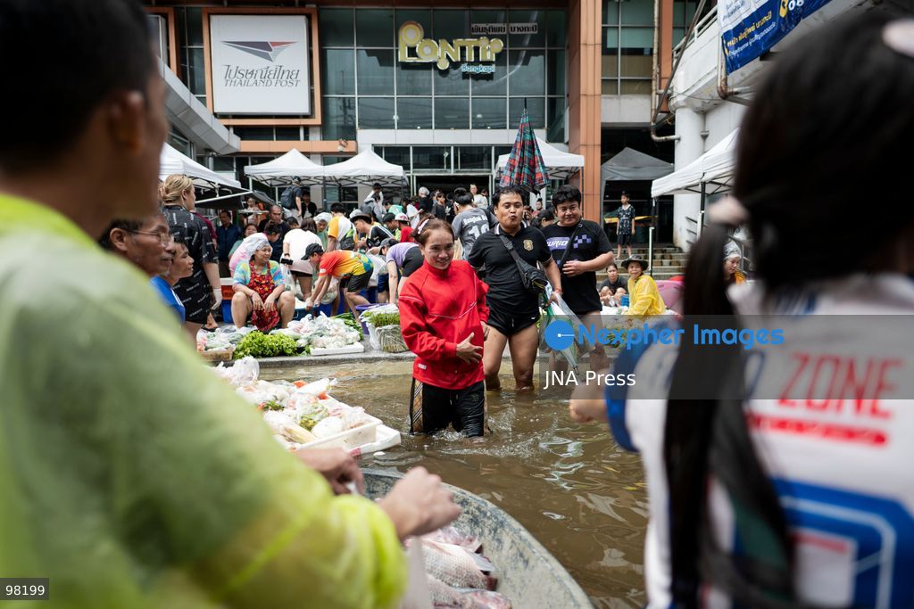BANGKOK, THAILAND – SEPTEMBER 27, 2026: Heavy rain caused widespread flooding across Bangkok, affecting residents, businesses and communities across the capital. The Thai Meteorological Department attributed the rainfall to a low-pressure system over the Central region combined with the southwest monsoon, with further rain expected through September 27. Bangkok authorities declared all 50 districts disaster-affected areas and deployed pumps, shelters and emergency teams to assist affected residents and drain accumulated floodwater. By Sunday, water levels had begun to recede in some areas, although flooding persisted in several low-lying communities as authorities continued monitoring water levels and providing assistance. Photo by Captain Jirathummanuwat / JNA Press. (Photo by Captain Jirathummanuwat/JNA Press via Nexpher Images)