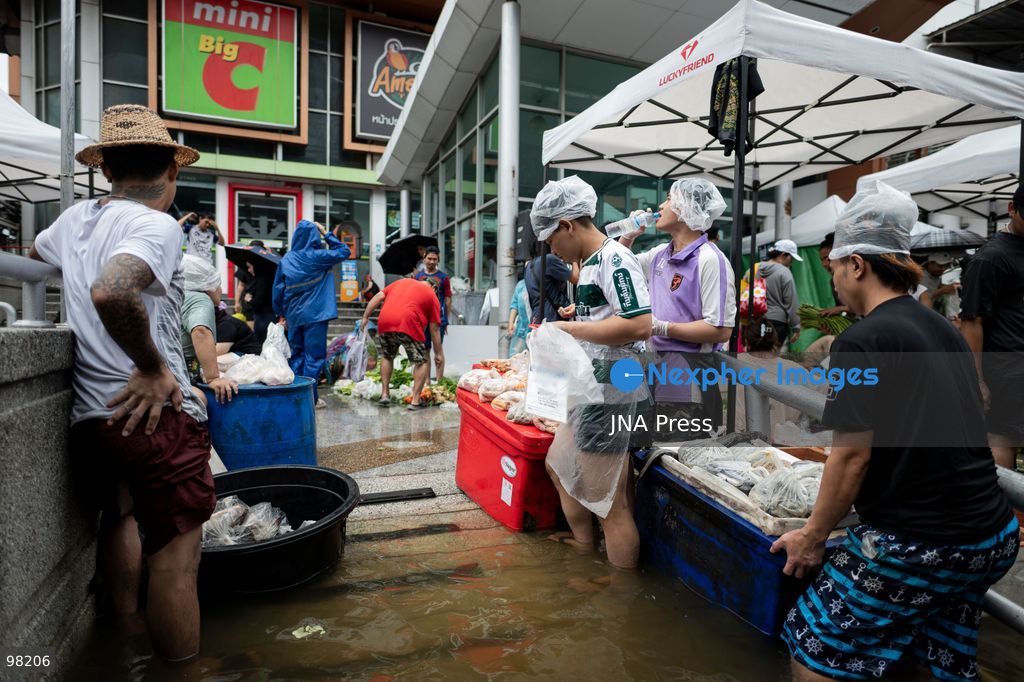 BANGKOK, THAILAND – SEPTEMBER 27, 2026: Heavy rain caused widespread flooding across Bangkok, affecting residents, businesses and communities across the capital. The Thai Meteorological Department attributed the rainfall to a low-pressure system over the Central region combined with the southwest monsoon, with further rain expected through September 27. Bangkok authorities declared all 50 districts disaster-affected areas and deployed pumps, shelters and emergency teams to assist affected residents and drain accumulated floodwater. By Sunday, water levels had begun to recede in some areas, although flooding persisted in several low-lying communities as authorities continued monitoring water levels and providing assistance. Photo by Captain Jirathummanuwat / JNA Press. (Photo by Captain Jirathummanuwat/JNA Press via Nexpher Images)
