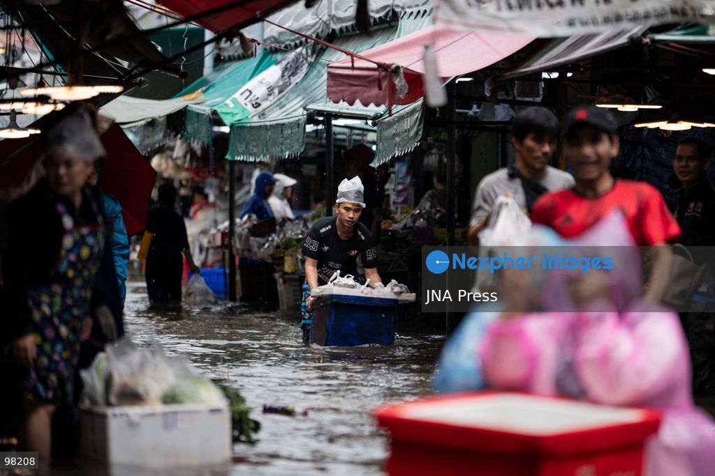 BANGKOK, THAILAND – SEPTEMBER 27, 2026: Heavy rain caused widespread flooding across Bangkok, affecting residents, businesses and communities across the capital. The Thai Meteorological Department attributed the rainfall to a low-pressure system over the Central region combined with the southwest monsoon, with further rain expected through September 27. Bangkok authorities declared all 50 districts disaster-affected areas and deployed pumps, shelters and emergency teams to assist affected residents and drain accumulated floodwater. By Sunday, water levels had begun to recede in some areas, although flooding persisted in several low-lying communities as authorities continued monitoring water levels and providing assistance. Photo by Captain Jirathummanuwat / JNA Press. (Photo by Captain Jirathummanuwat/JNA Press via Nexpher Images)