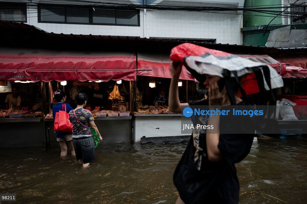 BANGKOK, THAILAND – SEPTEMBER 27, 2026: Heavy rain caused widespread flooding across Bangkok, affecting residents, businesses and communities across the capital. The Thai Meteorological Department attributed the rainfall to a low-pressure system over the Central region combined with the southwest monsoon, with further rain expected through September 27. Bangkok authorities declared all 50 districts disaster-affected areas and deployed pumps, shelters and emergency teams to assist affected residents and drain accumulated floodwater. By Sunday, water levels had begun to recede in some areas, although flooding persisted in several low-lying communities as authorities continued monitoring water levels and providing assistance. Photo by Captain Jirathummanuwat / JNA Press. (Photo by Captain Jirathummanuwat/JNA Press via Nexpher Images)