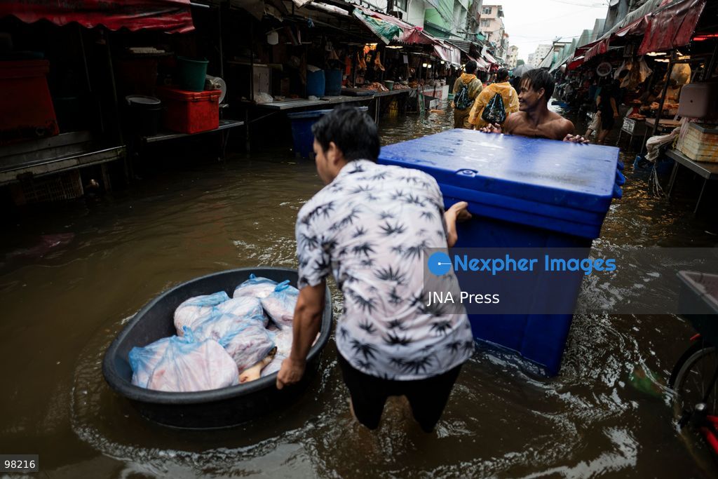BANGKOK, THAILAND – SEPTEMBER 27, 2026: Heavy rain caused widespread flooding across Bangkok, affecting residents, businesses and communities across the capital. The Thai Meteorological Department attributed the rainfall to a low-pressure system over the Central region combined with the southwest monsoon, with further rain expected through September 27. Bangkok authorities declared all 50 districts disaster-affected areas and deployed pumps, shelters and emergency teams to assist affected residents and drain accumulated floodwater. By Sunday, water levels had begun to recede in some areas, although flooding persisted in several low-lying communities as authorities continued monitoring water levels and providing assistance. Photo by Captain Jirathummanuwat / JNA Press. (Photo by Captain Jirathummanuwat/JNA Press via Nexpher Images)
