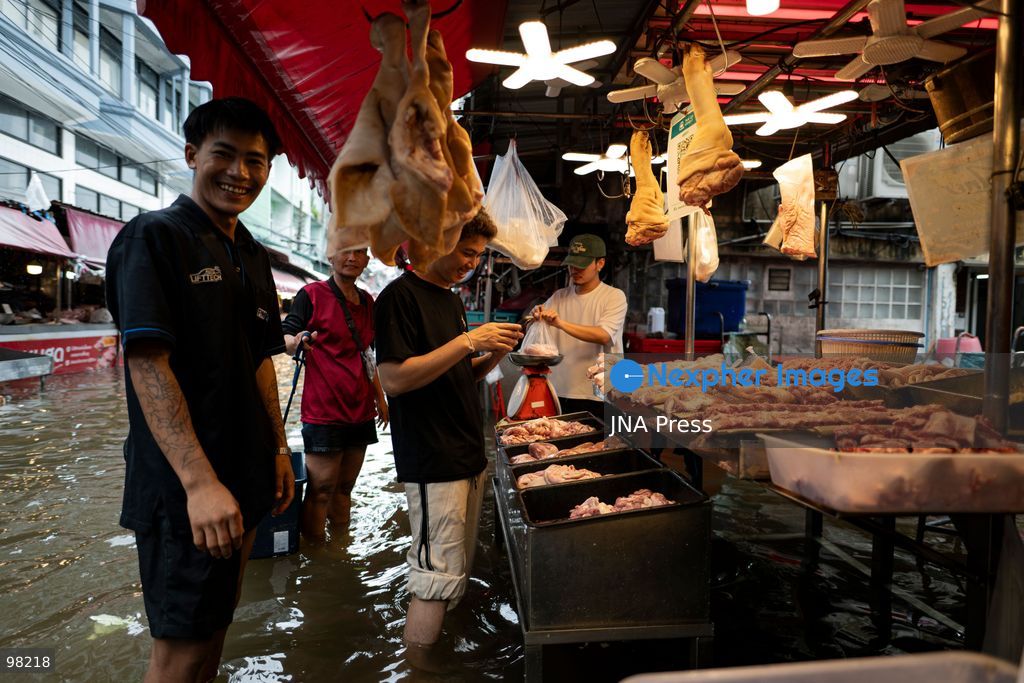 BANGKOK, THAILAND – SEPTEMBER 27, 2026: Heavy rain caused widespread flooding across Bangkok, affecting residents, businesses and communities across the capital. The Thai Meteorological Department attributed the rainfall to a low-pressure system over the Central region combined with the southwest monsoon, with further rain expected through September 27. Bangkok authorities declared all 50 districts disaster-affected areas and deployed pumps, shelters and emergency teams to assist affected residents and drain accumulated floodwater. By Sunday, water levels had begun to recede in some areas, although flooding persisted in several low-lying communities as authorities continued monitoring water levels and providing assistance. Photo by Captain Jirathummanuwat / JNA Press. (Photo by Captain Jirathummanuwat/JNA Press via Nexpher Images)