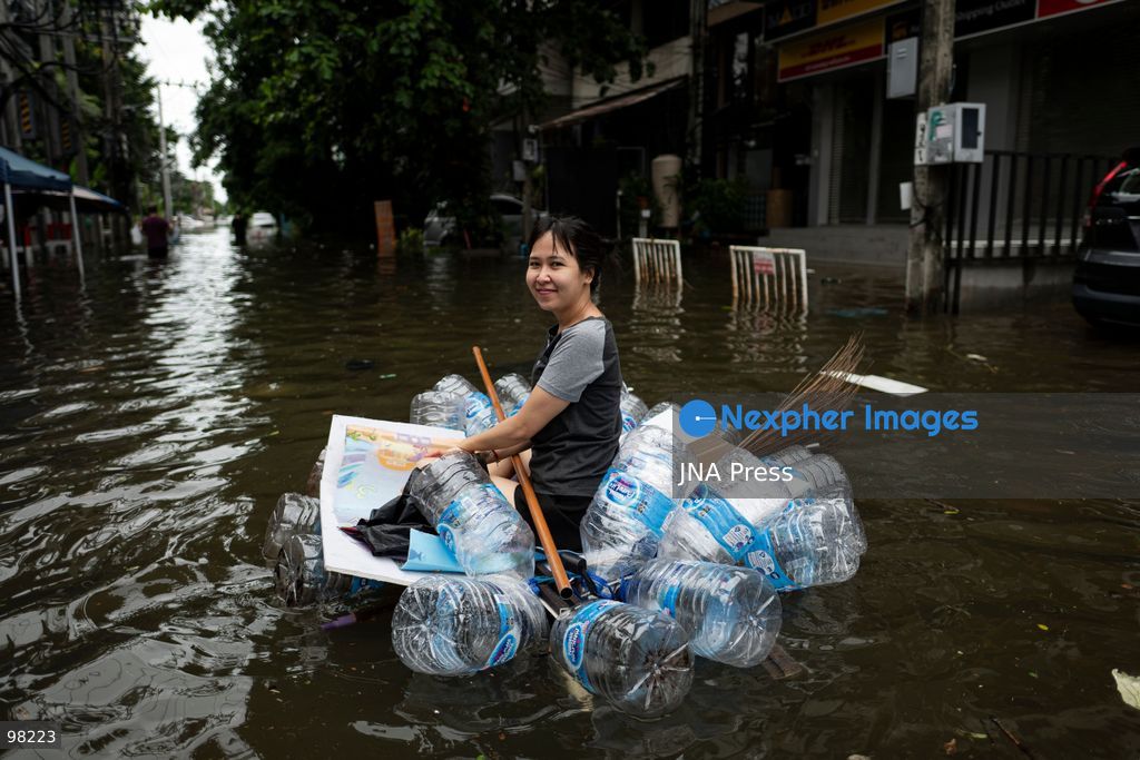 BANGKOK, THAILAND – SEPTEMBER 27, 2026: Heavy rain caused widespread flooding across Bangkok, affecting residents, businesses and communities across the capital. The Thai Meteorological Department attributed the rainfall to a low-pressure system over the Central region combined with the southwest monsoon, with further rain expected through September 27. Bangkok authorities declared all 50 districts disaster-affected areas and deployed pumps, shelters and emergency teams to assist affected residents and drain accumulated floodwater. By Sunday, water levels had begun to recede in some areas, although flooding persisted in several low-lying communities as authorities continued monitoring water levels and providing assistance. Photo by Captain Jirathummanuwat / JNA Press. (Photo by Captain Jirathummanuwat/JNA Press via Nexpher Images)