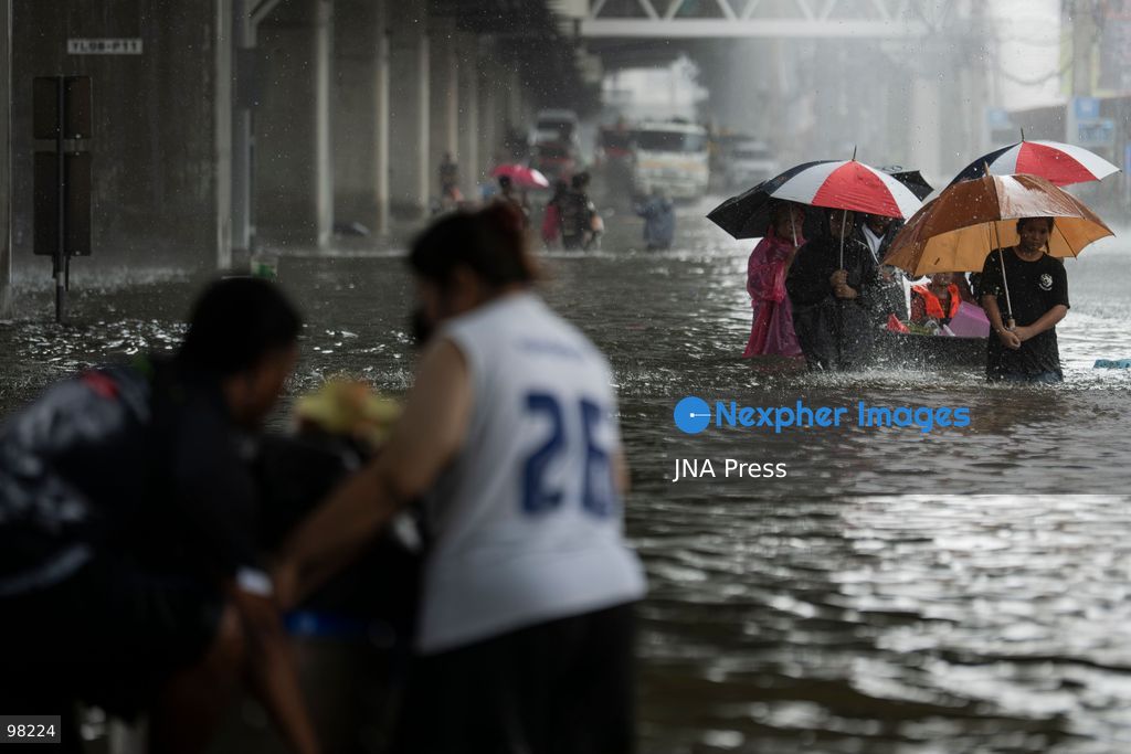 BANGKOK, THAILAND – SEPTEMBER 27, 2026: Heavy rain caused widespread flooding across Bangkok, affecting residents, businesses and communities across the capital. The Thai Meteorological Department attributed the rainfall to a low-pressure system over the Central region combined with the southwest monsoon, with further rain expected through September 27. Bangkok authorities declared all 50 districts disaster-affected areas and deployed pumps, shelters and emergency teams to assist affected residents and drain accumulated floodwater. By Sunday, water levels had begun to recede in some areas, although flooding persisted in several low-lying communities as authorities continued monitoring water levels and providing assistance. Photo by Captain Jirathummanuwat / JNA Press. (Photo by Captain Jirathummanuwat/JNA Press via Nexpher Images)