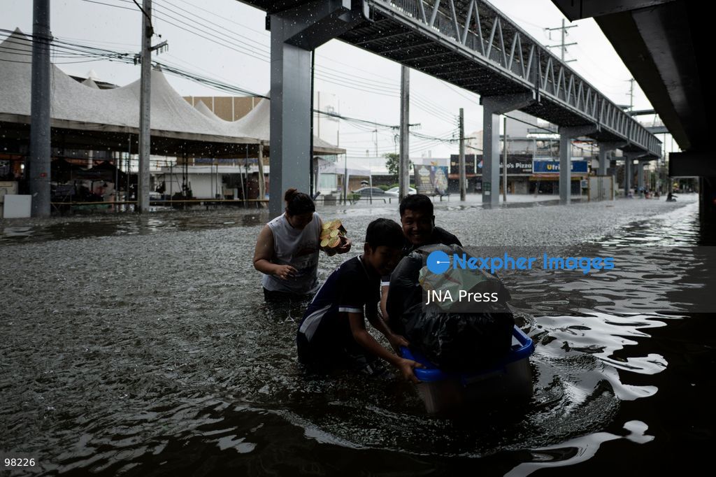 BANGKOK, THAILAND – SEPTEMBER 27, 2026: Heavy rain caused widespread flooding across Bangkok, affecting residents, businesses and communities across the capital. The Thai Meteorological Department attributed the rainfall to a low-pressure system over the Central region combined with the southwest monsoon, with further rain expected through September 27. Bangkok authorities declared all 50 districts disaster-affected areas and deployed pumps, shelters and emergency teams to assist affected residents and drain accumulated floodwater. By Sunday, water levels had begun to recede in some areas, although flooding persisted in several low-lying communities as authorities continued monitoring water levels and providing assistance. Photo by Captain Jirathummanuwat / JNA Press. (Photo by Captain Jirathummanuwat/JNA Press via Nexpher Images)
