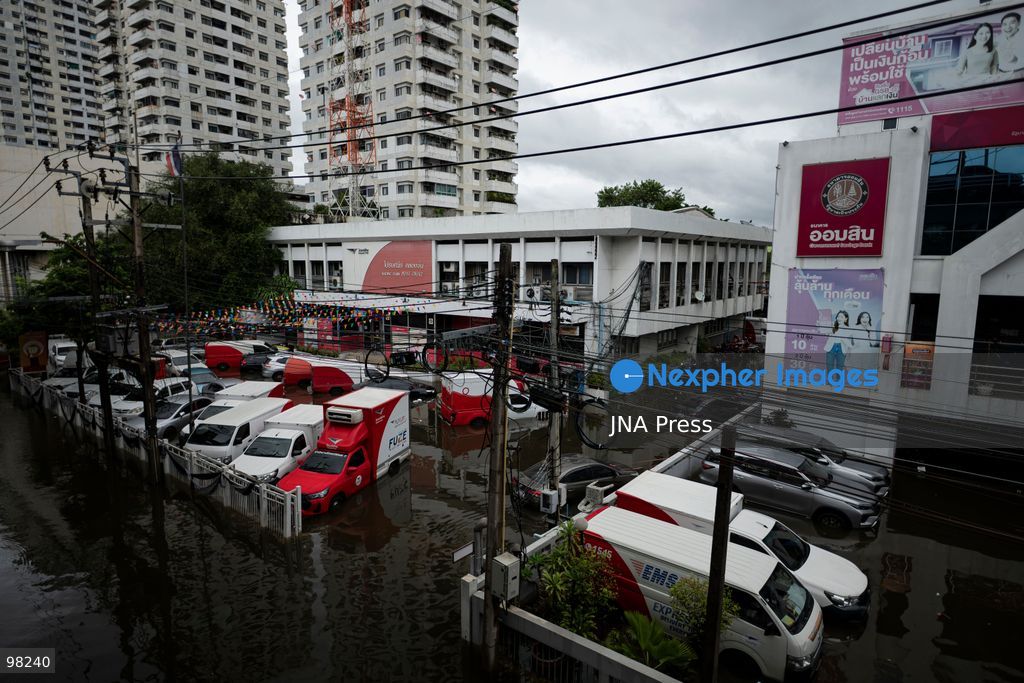 BANGKOK, THAILAND – SEPTEMBER 27, 2026: Heavy rain caused widespread flooding across Bangkok, affecting residents, businesses and communities across the capital. The Thai Meteorological Department attributed the rainfall to a low-pressure system over the Central region combined with the southwest monsoon, with further rain expected through September 27. Bangkok authorities declared all 50 districts disaster-affected areas and deployed pumps, shelters and emergency teams to assist affected residents and drain accumulated floodwater. By Sunday, water levels had begun to recede in some areas, although flooding persisted in several low-lying communities as authorities continued monitoring water levels and providing assistance. Photo by Captain Jirathummanuwat / JNA Press. (Photo by Captain Jirathummanuwat/JNA Press via Nexpher Images)