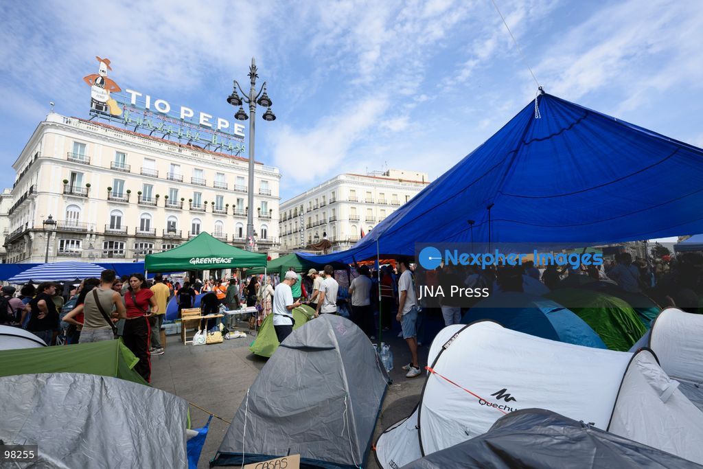 MADRID, SPAIN – SEPTEMBER 27, 2026: Hundreds of people are camping out at Puerta del Sol in central Madrid in support of Sindicato de Inquilinas. New people continue to arrive and set up camp at the site. Workshops, food and water distribution, and other activities are being organized at the encampment. Photo by Tomas Calle / JNA Press. (Photo by Tomas Calle/JNA Press via Nexpher Images)