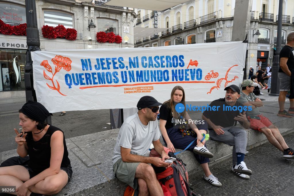 MADRID, SPAIN – SEPTEMBER 27, 2026: Hundreds of people are camping out at Puerta del Sol in central Madrid in support of Sindicato de Inquilinas. New people continue to arrive and set up camp at the site. Workshops, food and water distribution, and other activities are being organized at the encampment. Photo by Tomas Calle / JNA Press. (Photo by Tomas Calle/JNA Press via Nexpher Images)