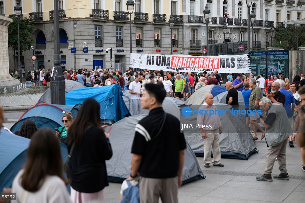 MADRID, SPAIN – SEPTEMBER 27, 2026: Hundreds of people are camping out at Puerta del Sol in central Madrid in support of Sindicato de Inquilinas. New people continue to arrive and set up camp at the site. Workshops, food and water distribution, and other activities are being organized at the encampment. Photo by Tomas Calle / JNA Press. (Photo by Tomas Calle/JNA Press via Nexpher Images)
