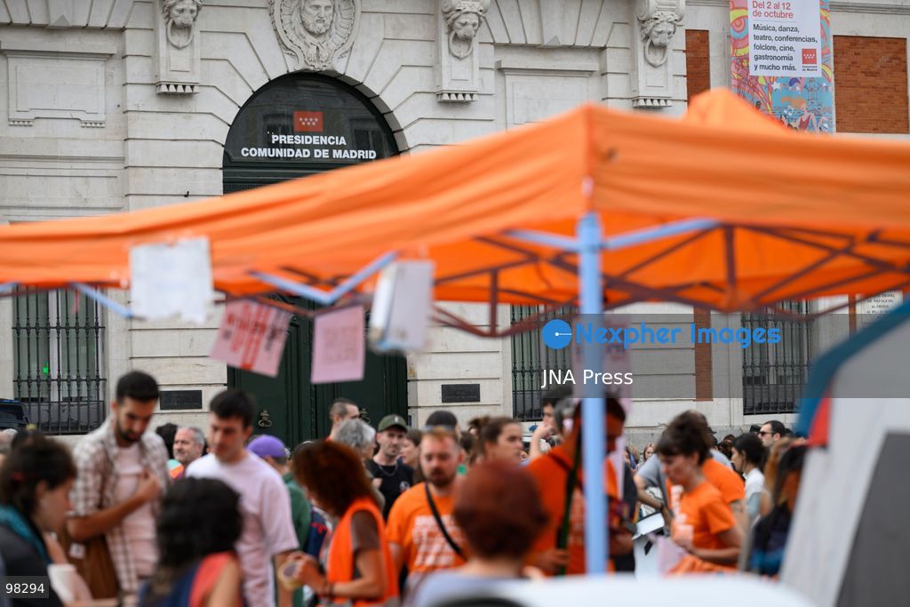 MADRID, SPAIN – SEPTEMBER 27, 2026: Hundreds of people are camping out at Puerta del Sol in central Madrid in support of Sindicato de Inquilinas. New people continue to arrive and set up camp at the site. Workshops, food and water distribution, and other activities are being organized at the encampment. Photo by Tomas Calle / JNA Press.