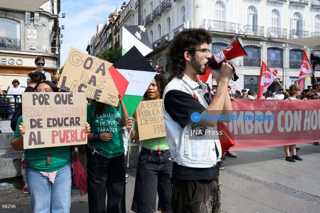 MADRID, SPAIN – SEPTEMBER 27, 2026: Thousands of people demonstrated in Madrid in support of public education. The demonstration ended at Puerta del Sol, where protesters joined the Sindicato de Inquilinas encampment. The march brought together people calling for quality public education as participants gathered in central Madrid. Photo by Tomas Calle / JNA Press. (Photo by Tomas Calle/JNA Press via Nexpher Images)