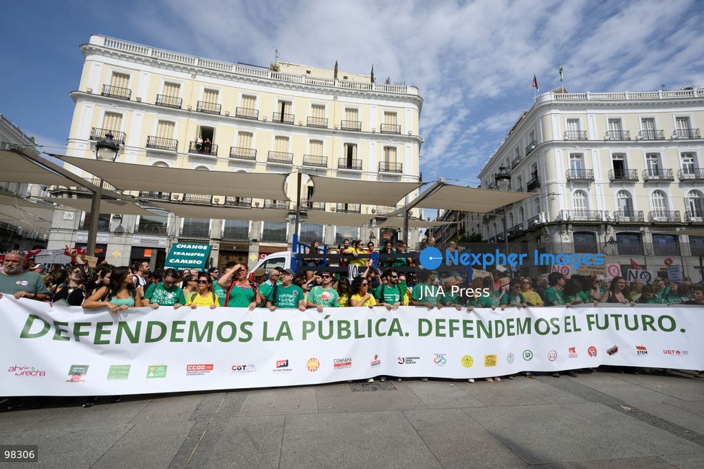 MADRID, SPAIN – SEPTEMBER 27, 2026: Thousands of people demonstrated in Madrid in support of public education. The demonstration ended at Puerta del Sol, where protesters joined the Sindicato de Inquilinas encampment. The march brought together people calling for quality public education as participants gathered in central Madrid. Photo by Tomas Calle / JNA Press. (Photo by Tomas Calle/JNA Press via Nexpher Images)