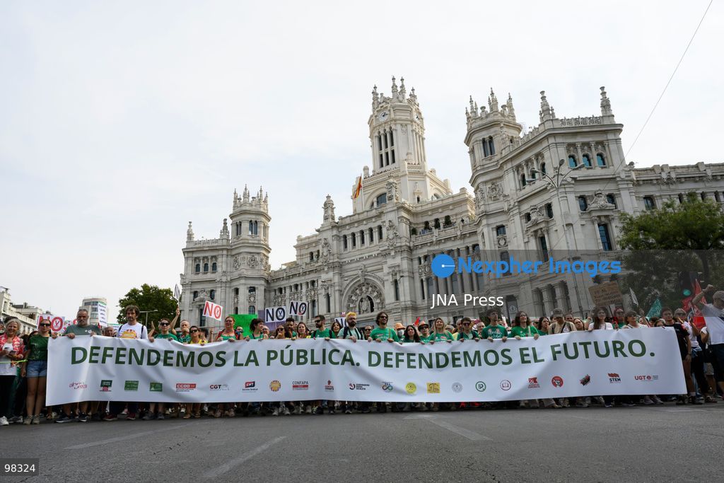 MADRID, SPAIN – SEPTEMBER 27, 2026: Thousands of people demonstrated in Madrid in support of public education. The demonstration ended at Puerta del Sol, where protesters joined the Sindicato de Inquilinas encampment. The march brought together people calling for quality public education as participants gathered in central Madrid. Photo by Tomas Calle / JNA Press. (Photo by Tomas Calle/JNA Press via Nexpher Images)