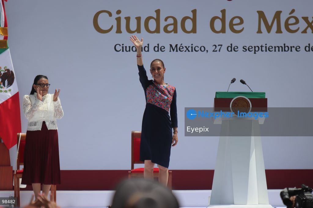 Mexican President Claudia Sheinbaum greats during the closing event of her "Honestidad y Resultados" (Honesty and Results) at the main square Zocalo on September 27, 2026 in Mexico City, Mexico. The event marked the presentation of her administrative balance during her second year in office. (Photo by Carlos Santiago/ Eyepix Group) (Photo by Carlos Santiago/ Eyepix Group/Eyepix via Nexpher Images)