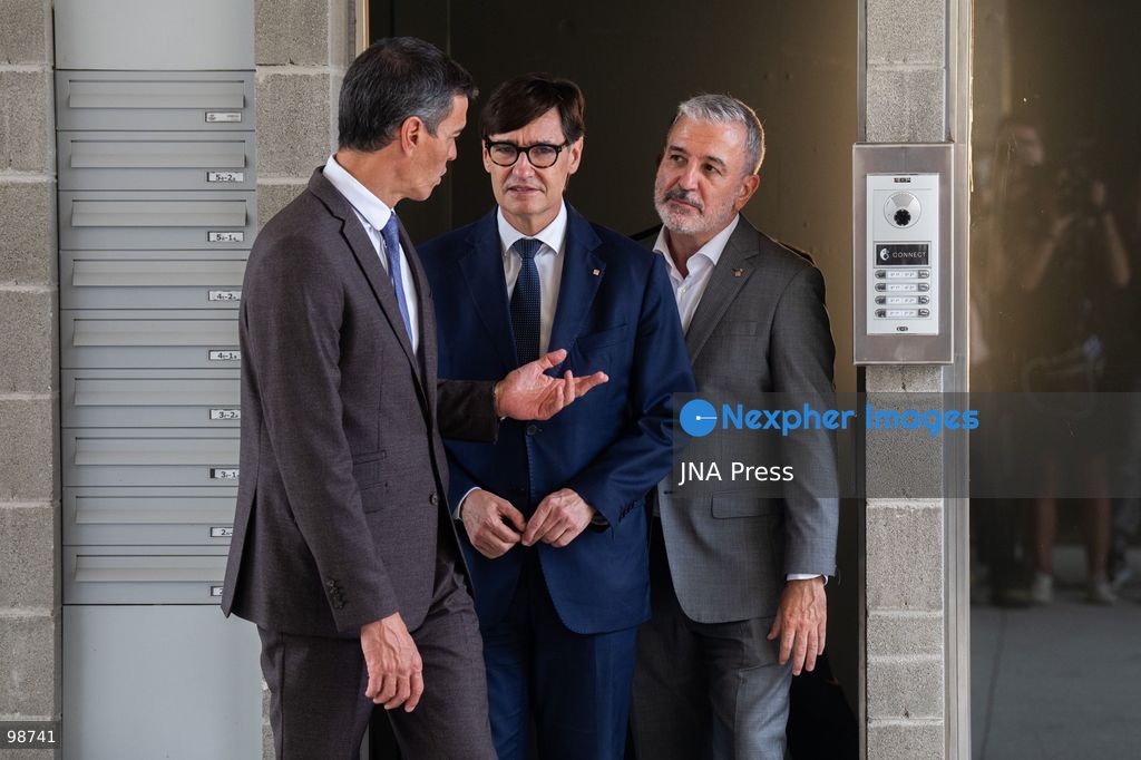 BARCELONA, SPAIN, SEPTEMBER 28, 2026: Spanish Prime Minister Pedro Sánchez tours the Illa Sibèria affordable public housing development in Barcelona’s Poblenou neighborhood alongside Catalan President Salvador Illa, Barcelona Mayor Jaume Collboni and Hàbitat3 Foundation President Carme Trilla. The 42-unit development forms part of Barcelona’s affordable rental housing program and is built on publicly owned land. La Moncloa Photo by Marc Asensio Clupés / JNA Press. (Photo by Marc Asensio Clupes/JNA Press via Nexpher Images)