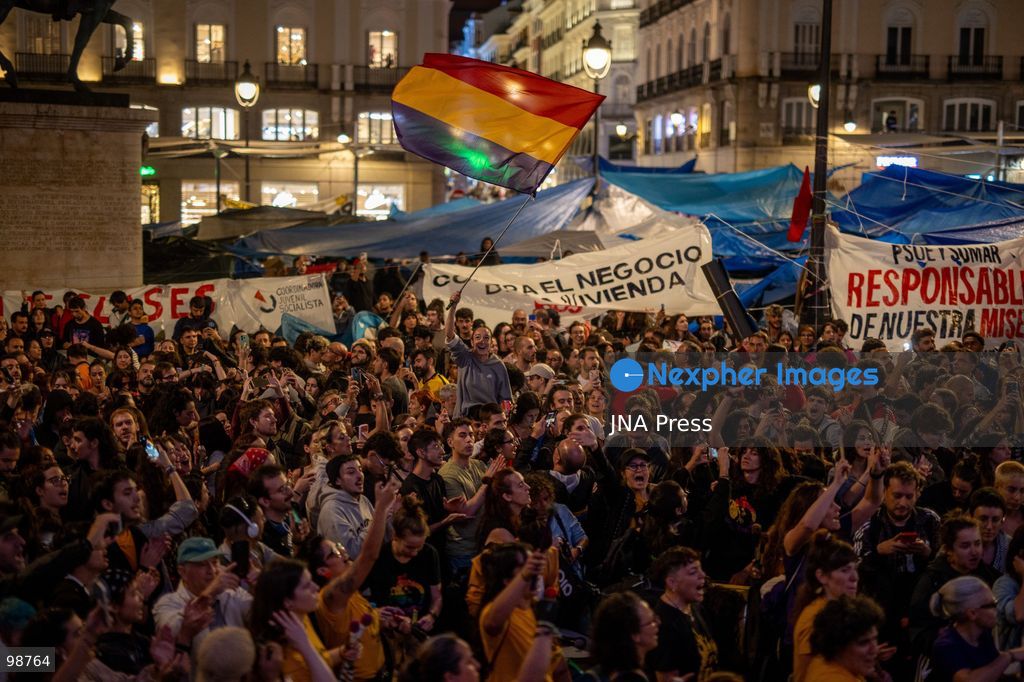 MADRID, SPAIN, SEPTEMBER 28, 2026: Housing rights protesters remain camped at Puerta del Sol as the demonstration enters its third day, following a mass protest over Madrid’s housing crisis and the eviction of 87-year-old Maricarmen Abascal. Hundreds of people have remained at the square in tents, demanding stronger tenant protections and measures against evictions without alternative housing. Photo by C. Carvajal / JNA Press. (Photo by C. Carvajal/JNA Press via Nexpher Images)