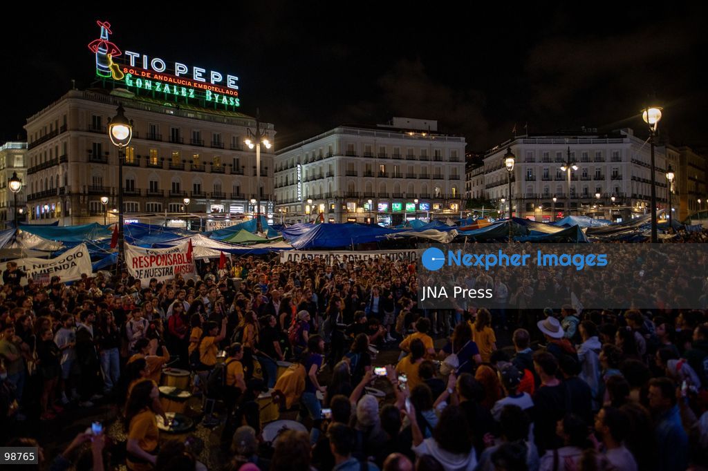 MADRID, SPAIN, SEPTEMBER 28, 2026: Housing rights protesters remain camped at Puerta del Sol as the demonstration enters its third day, following a mass protest over Madrid’s housing crisis and the eviction of 87-year-old Maricarmen Abascal. Hundreds of people have remained at the square in tents, demanding stronger tenant protections and measures against evictions without alternative housing. Photo by C. Carvajal / JNA Press. (Photo by C. Carvajal/JNA Press via Nexpher Images)