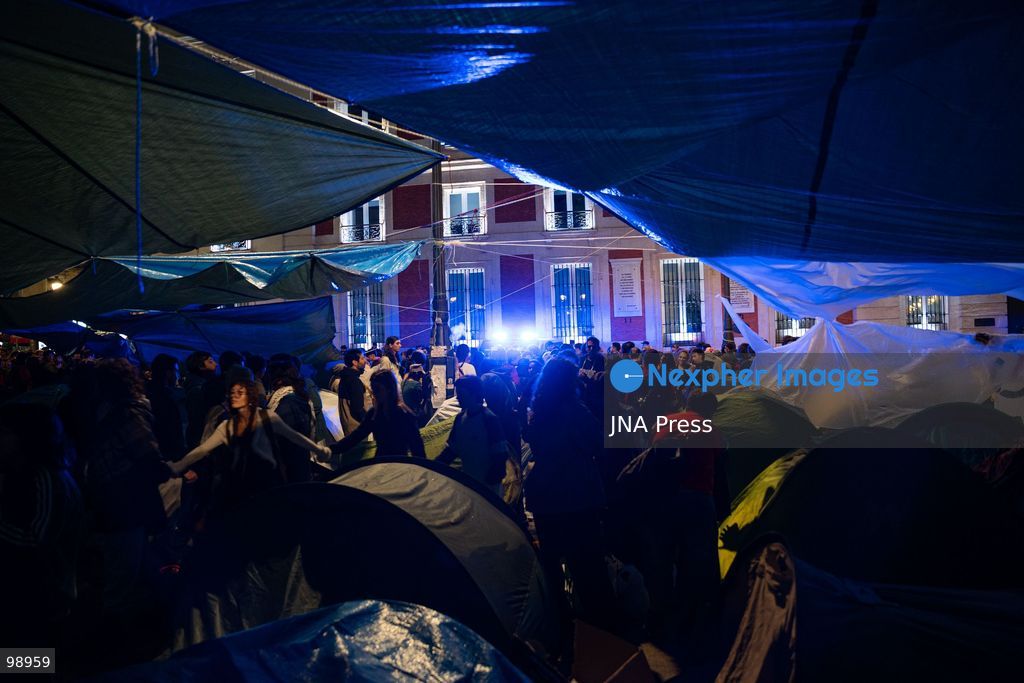 MADRID, SPAIN, SEPTEMBER 28, 2026: Housing rights protesters spend a third night camping at Puerta del Sol in central Madrid, continuing a protest against Spain’s housing crisis that followed the eviction of 87-year-old Maricarmen Abascal from the home where she had lived for decades. Hundreds of tents have been erected in the square as demonstrators demand stronger protections for tenants and measures to prevent evictions without alternative housing. Photo by Mario Moron/ JNA Press. (Photo by Mario Morón/JNA Press via Nexpher Images)