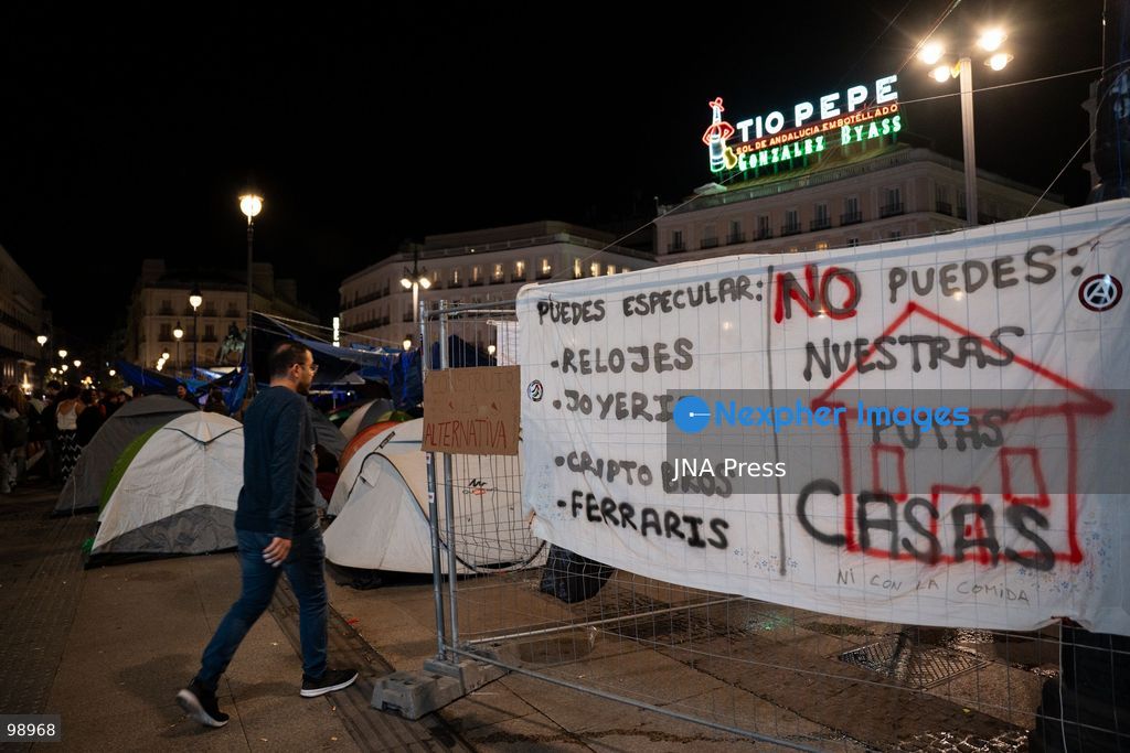 MADRID, SPAIN, SEPTEMBER 28, 2026: Housing rights protesters spend a third night camping at Puerta del Sol in central Madrid, continuing a protest against Spain’s housing crisis that followed the eviction of 87-year-old Maricarmen Abascal from the home where she had lived for decades. Hundreds of tents have been erected in the square as demonstrators demand stronger protections for tenants and measures to prevent evictions without alternative housing. Photo by Mario Moron/ JNA Press. (Photo by Mario Morón/JNA Press via Nexpher Images)