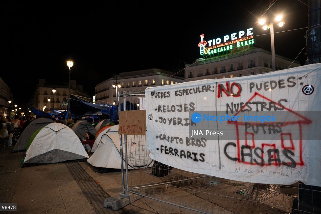 MADRID, SPAIN, SEPTEMBER 28, 2026: Housing rights protesters spend a third night camping at Puerta del Sol in central Madrid, continuing a protest against Spain’s housing crisis that followed the eviction of 87-year-old Maricarmen Abascal from the home where she had lived for decades. Hundreds of tents have been erected in the square as demonstrators demand stronger protections for tenants and measures to prevent evictions without alternative housing. Photo by Mario Moron/ JNA Press. (Photo by Mario Morón/JNA Press via Nexpher Images)