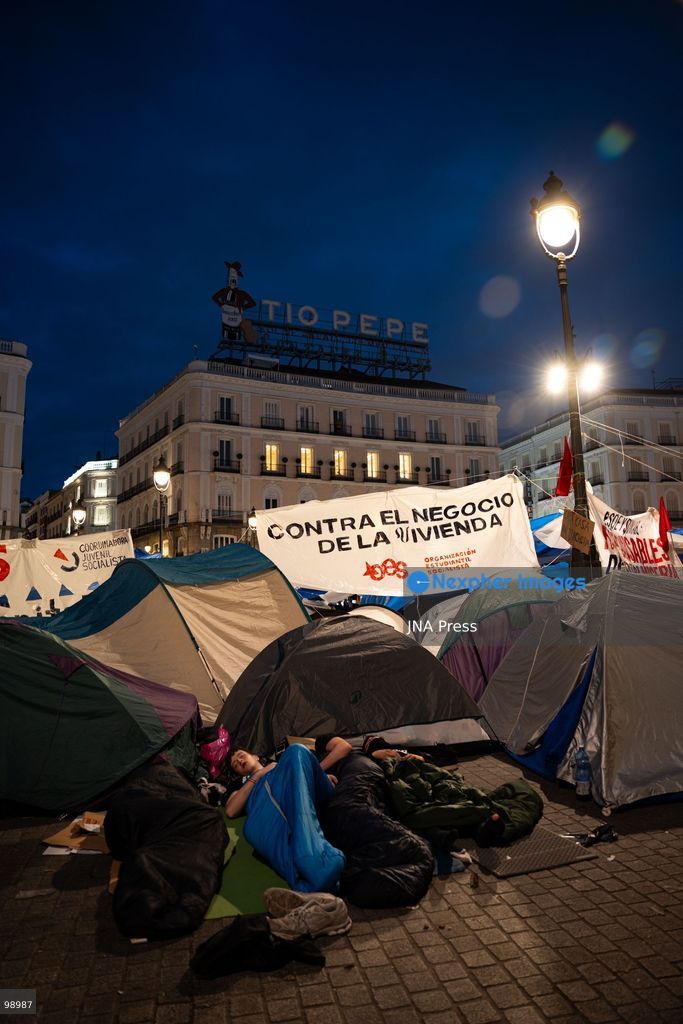 MADRID, SPAIN, SEPTEMBER 29, 2026: Housing rights protesters remain camped at Puerta del Sol as the encampment enters its fourth day in central Madrid. The protest began following demonstrations over Spain’s housing crisis and the eviction of 87-year-old Maricarmen Abascal, whose case became a focus of calls for stronger tenant protections. Although an agreement has since been reached allowing Abascal to return to her longtime home, organizers said the encampment will continue as protesters demand broader measures against evictions and rising housing costs. Photo by Mario Moron/ JNA Press. (Photo by Mario Morón/JNA Press via Nexpher Images)