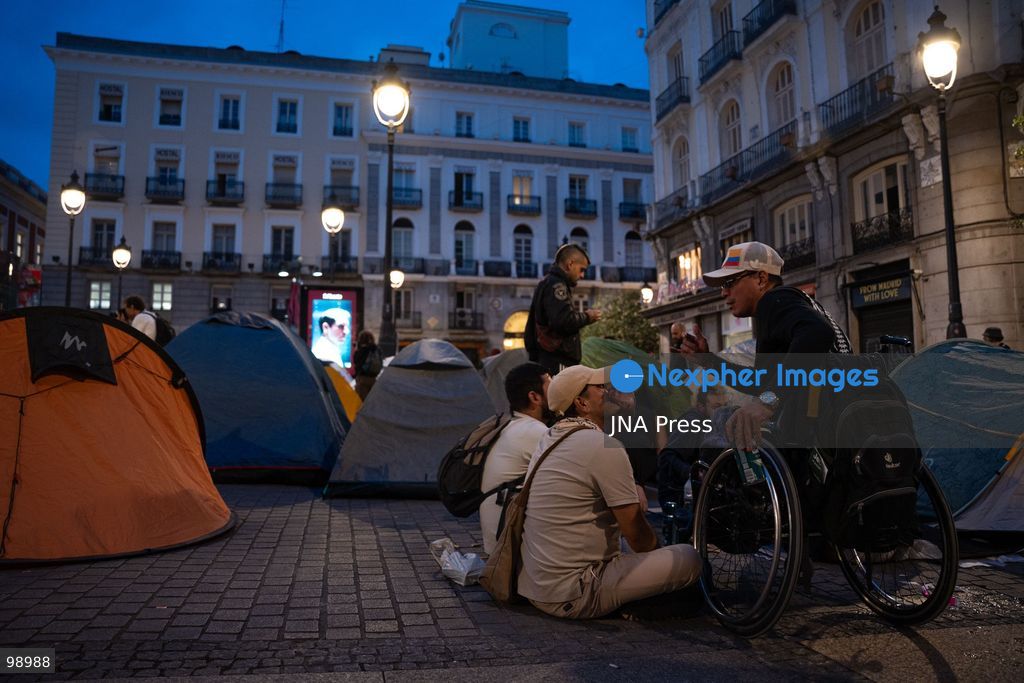 MADRID, SPAIN, SEPTEMBER 29, 2026: Housing rights protesters remain camped at Puerta del Sol as the encampment enters its fourth day in central Madrid. The protest began following demonstrations over Spain’s housing crisis and the eviction of 87-year-old Maricarmen Abascal, whose case became a focus of calls for stronger tenant protections. Although an agreement has since been reached allowing Abascal to return to her longtime home, organizers said the encampment will continue as protesters demand broader measures against evictions and rising housing costs. Photo by Mario Moron/ JNA Press. (Photo by Mario Morón/JNA Press via Nexpher Images)