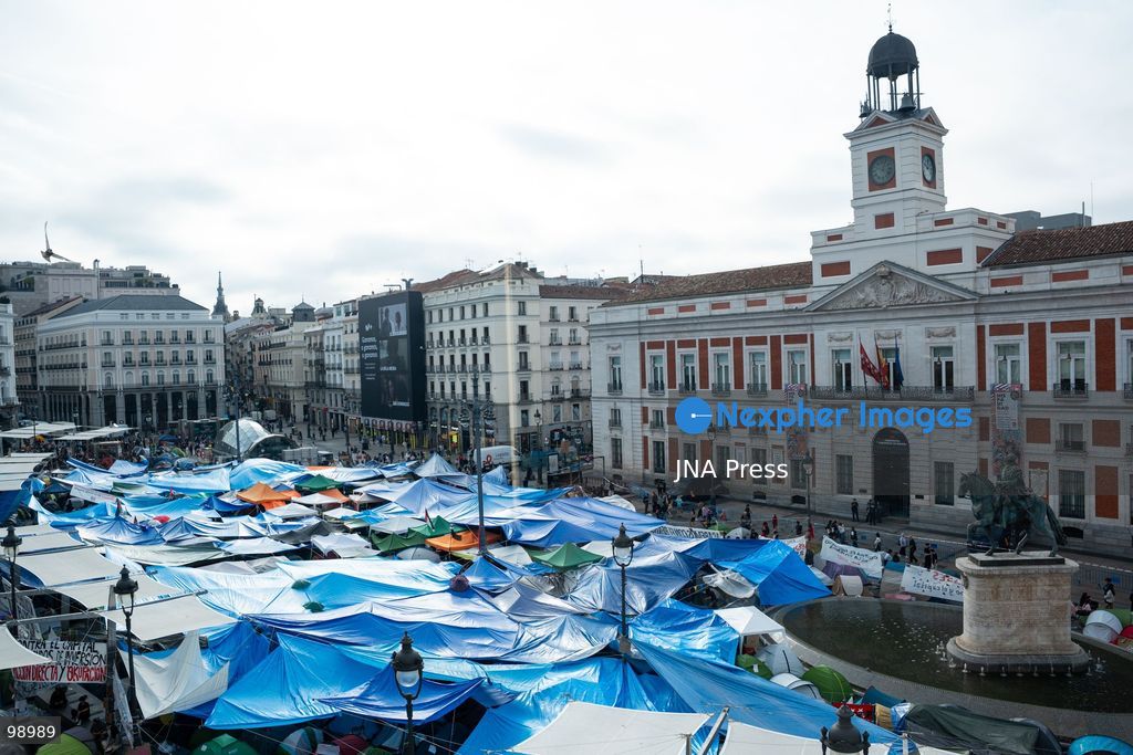 MADRID, SPAIN, SEPTEMBER 29, 2026: Housing rights protesters remain camped at Puerta del Sol as the encampment enters its fourth day in central Madrid. The protest began following demonstrations over Spain’s housing crisis and the eviction of 87-year-old Maricarmen Abascal, whose case became a focus of calls for stronger tenant protections. Although an agreement has since been reached allowing Abascal to return to her longtime home, organizers said the encampment will continue as protesters demand broader measures against evictions and rising housing costs. Photo by Mario Moron/ JNA Press. (Photo by Mario Morón/JNA Press via Nexpher Images)