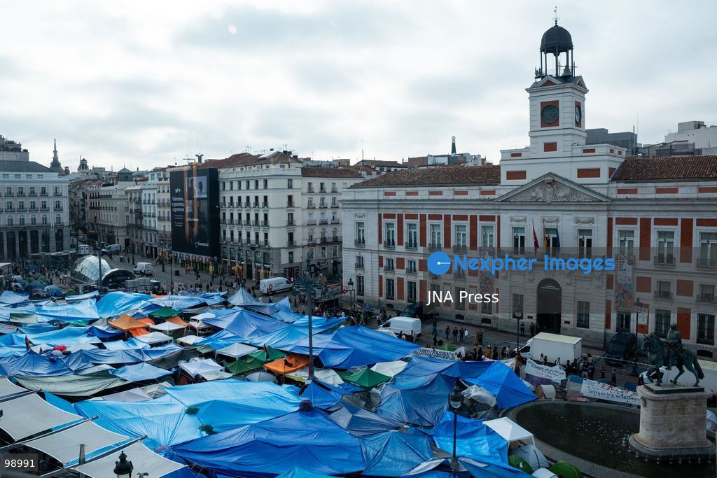 MADRID, SPAIN, SEPTEMBER 29, 2026: Housing rights protesters remain camped at Puerta del Sol as the encampment enters its fourth day in central Madrid. The protest began following demonstrations over Spain’s housing crisis and the eviction of 87-year-old Maricarmen Abascal, whose case became a focus of calls for stronger tenant protections. Although an agreement has since been reached allowing Abascal to return to her longtime home, organizers said the encampment will continue as protesters demand broader measures against evictions and rising housing costs. Photo by Mario Moron/ JNA Press. (Photo by Mario Morón/JNA Press via Nexpher Images)