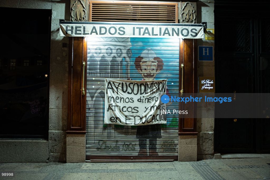 MADRID, SPAIN, SEPTEMBER 29, 2026: Housing rights protesters remain camped at Puerta del Sol as the encampment enters its fourth day in central Madrid. The protest began following demonstrations over Spain’s housing crisis and the eviction of 87-year-old Maricarmen Abascal, whose case became a focus of calls for stronger tenant protections. Although an agreement has since been reached allowing Abascal to return to her longtime home, organizers said the encampment will continue as protesters demand broader measures against evictions and rising housing costs. Photo by Mario Moron/ JNA Press. (Photo by Mario Morón/JNA Press via Nexpher Images)