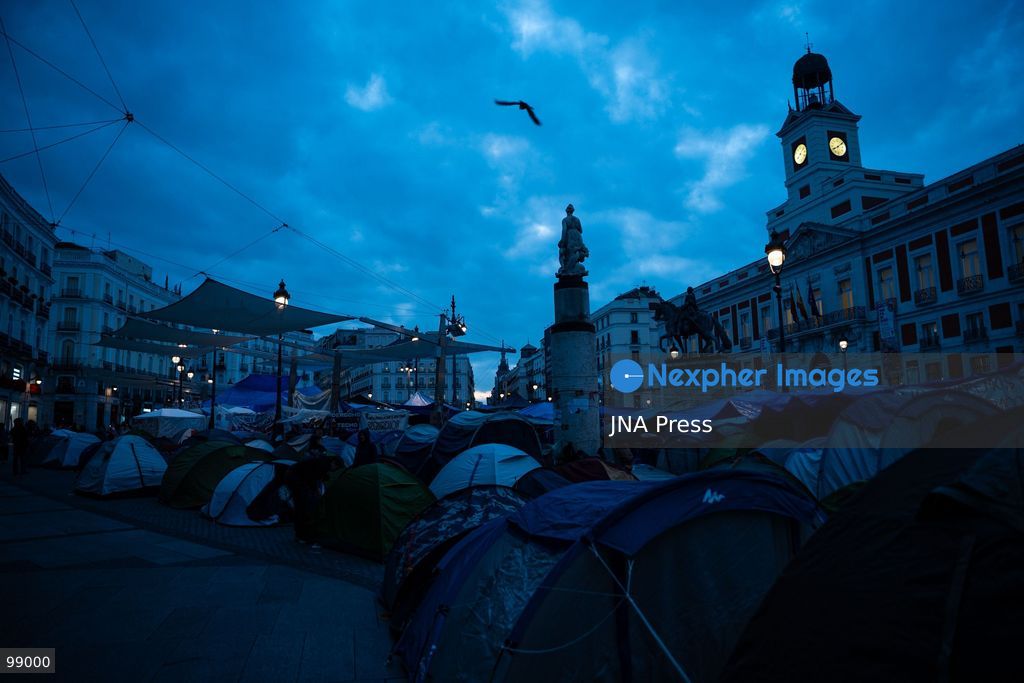 MADRID, SPAIN, SEPTEMBER 29, 2026: Housing rights protesters remain camped at Puerta del Sol as the encampment enters its fourth day in central Madrid. The protest began following demonstrations over Spain’s housing crisis and the eviction of 87-year-old Maricarmen Abascal, whose case became a focus of calls for stronger tenant protections. Although an agreement has since been reached allowing Abascal to return to her longtime home, organizers said the encampment will continue as protesters demand broader measures against evictions and rising housing costs. Photo by Mario Moron/ JNA Press. (Photo by Mario Morón/JNA Press via Nexpher Images)