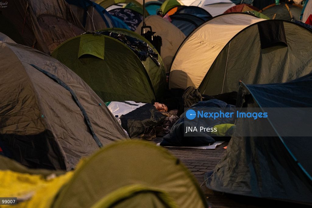 MADRID, SPAIN, SEPTEMBER 29, 2026: Housing rights protesters remain camped at Puerta del Sol as the encampment enters its fourth day in central Madrid. The protest began following demonstrations over Spain’s housing crisis and the eviction of 87-year-old Maricarmen Abascal, whose case became a focus of calls for stronger tenant protections. Although an agreement has since been reached allowing Abascal to return to her longtime home, organizers said the encampment will continue as protesters demand broader measures against evictions and rising housing costs. Photo by Mario Moron/ JNA Press. (Photo by Mario Morón/JNA Press via Nexpher Images)