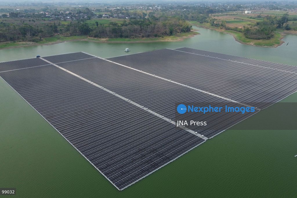 MALANG, EAST JAVA, INDONESIA, SEPTEMBER 29, 2026: Construction continues on the Karangkates Floating Solar Power Plant (PLTS) at Sutami Dam in Malang Regency, East Java. The floating solar facility is designed to have a peak generation capacity of up to 133 megawatts (MWp) and is scheduled to begin operations by the end of 2026. Photo by Hayu Yudha Prabowo / JNA Press. (Photo by Hayu Yudha Prabowo/JNA Press via Nexpher Images)