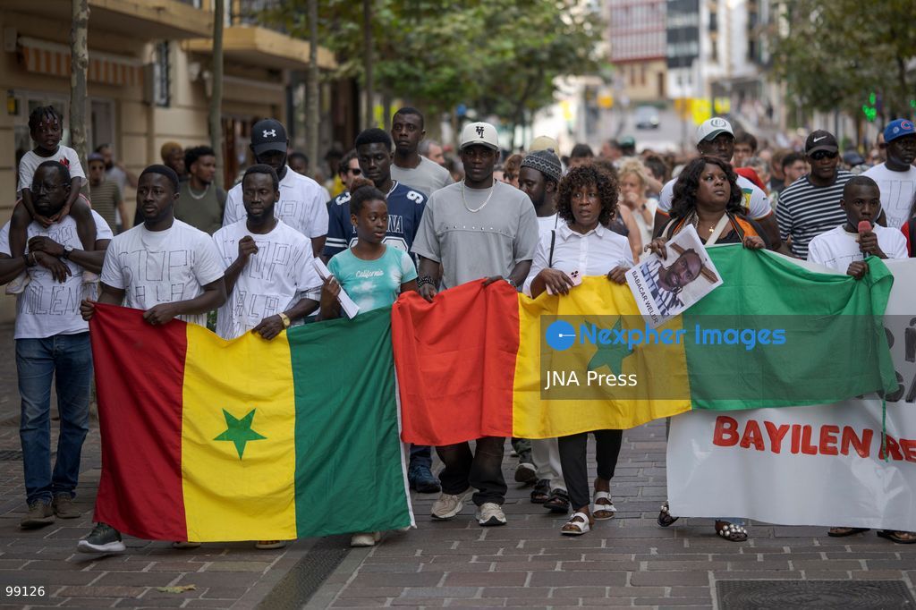 HONDARRIBIA, SPAIN, SEPTEMBER 29, 2026: Members of the Senegalese community and local residents demonstrate in Hondarribia demanding justice and an investigation into the death of Babacar Welle, a 46-year-old Senegalese resident who was shot and killed by a municipal police officer the previous day. According to the Basque Security Department, Welle was shot after allegedly attempting to attack an Ertzaintza officer with a knife. Authorities have opened an investigation into the circumstances of the shooting. Photo by Gari Garaialde / JNA Press (Photo by Gari Garaialde/JNA Press via Nexpher Images)