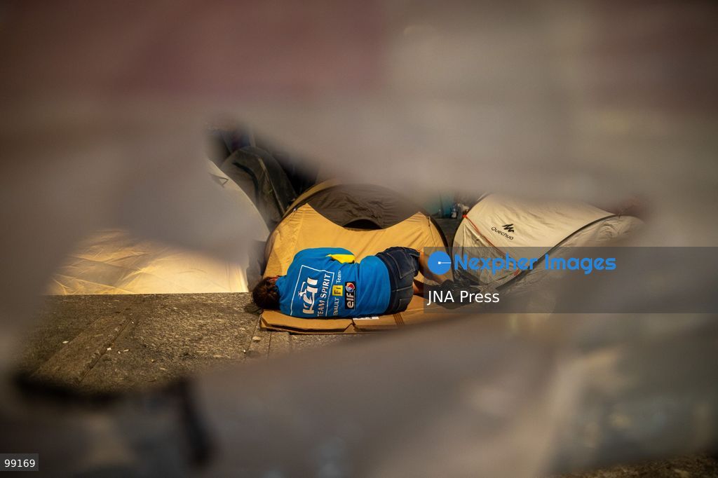 MADRID, SPAIN, SEPTEMBER 29, 2026: Housing rights activists continue their encampment at Puerta del Sol in central Madrid for a fourth day, with hundreds of tents occupying the square. The protest began following demonstrations over Spain’s housing crisis and the eviction of 87-year-old Maricarmen Abascal from the home where she had lived for more than seven decades. Although an agreement has since been reached allowing Abascal to return to her home, organizers said the encampment will continue as protesters demand broader measures against evictions and rising housing costs. Photo by C. Carvajal / JNA Press. (Photo by C. Carvajal/JNA Press via Nexpher Images)