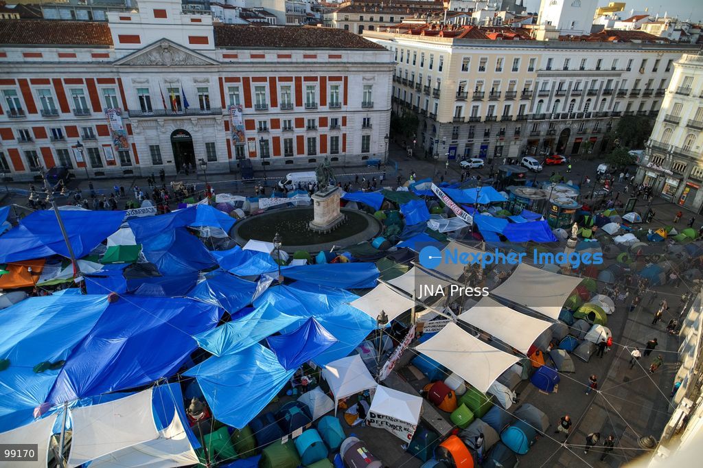 MADRID, SPAIN, SEPTEMBER 29, 2026: Housing rights activists continue their encampment at Puerta del Sol in central Madrid for a fourth day, with hundreds of tents occupying the square. The protest began following demonstrations over Spain’s housing crisis and the eviction of 87-year-old Maricarmen Abascal from the home where she had lived for more than seven decades. Although an agreement has since been reached allowing Abascal to return to her home, organizers said the encampment will continue as protesters demand broader measures against evictions and rising housing costs. Photo by C. Carvajal / JNA Press. (Photo by C. Carvajal/JNA Press via Nexpher Images)