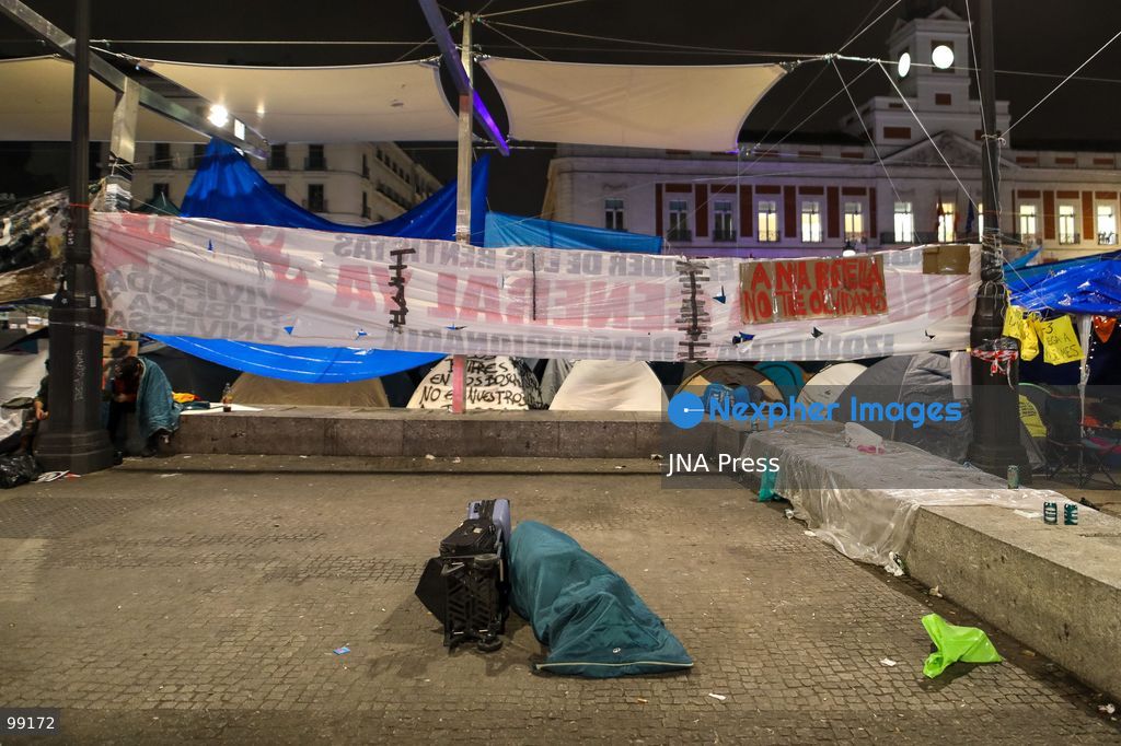 MADRID, SPAIN, SEPTEMBER 29, 2026: Housing rights activists continue their encampment at Puerta del Sol in central Madrid for a fourth day, with hundreds of tents occupying the square. The protest began following demonstrations over Spain’s housing crisis and the eviction of 87-year-old Maricarmen Abascal from the home where she had lived for more than seven decades. Although an agreement has since been reached allowing Abascal to return to her home, organizers said the encampment will continue as protesters demand broader measures against evictions and rising housing costs. Photo by C. Carvajal / JNA Press. (Photo by C. Carvajal/JNA Press via Nexpher Images)