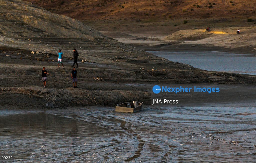 KASHARAJ, LUSHNJE, ALBANIA, SEPTEMBER 29, 2026: Large numbers of dead fish are seen at the Kasharaj Reservoir near Lushnje after its water level was drastically lowered during rehabilitation works on the reservoir's main outlet. Local media reported that the reduced water level left fish stranded in shallow pools and mud, resulting in widespread mortality. The reservoir is used to supply water for agricultural irrigation in the surrounding area. No official assessment of the number or total weight of dead fish had been released at the time of reporting. Photo by Vlasov Sulaj / JNA Press. (Photo by Vlasov Sulaj/JNA Press via Nexpher Images)