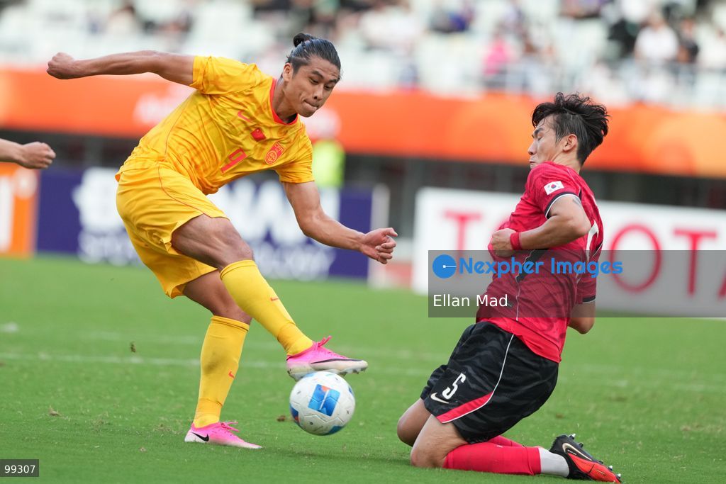 South Korean footballer Kim Ji-soo and chinese footballer Zhang Yuning during a football match between South Korea and China at the 2026 asia games on September 30, 2026 in Nagai Stadium, Osaka, Japan (Photo by Ellan Mad/Nexpher Images)
