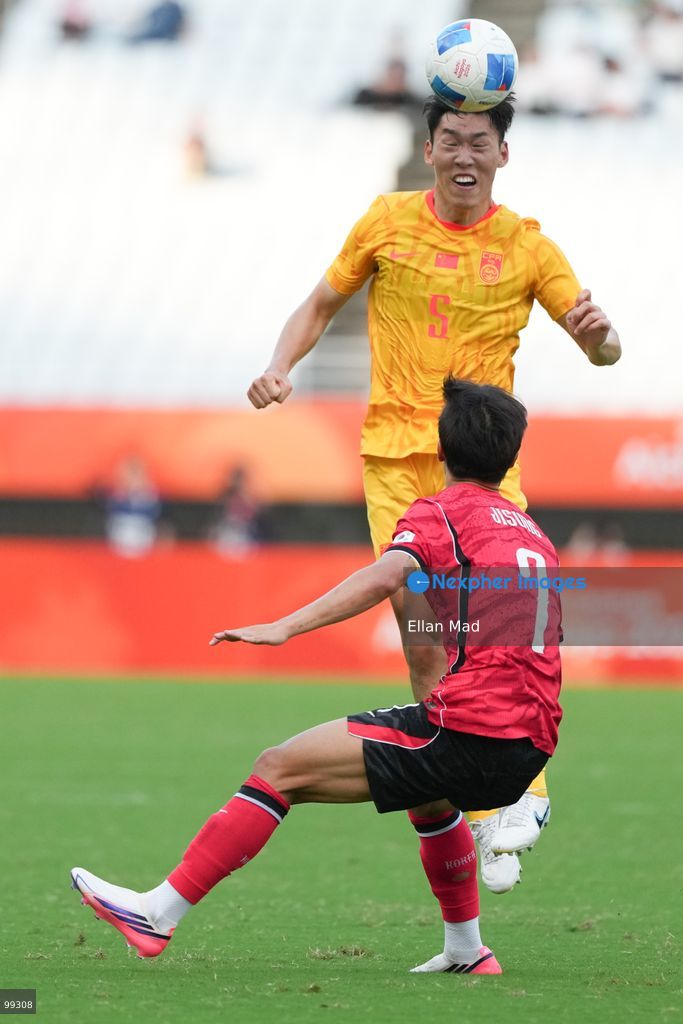 South Korean footballer Eom Ji-sung and chinese footballer Zhu Chenjie during a football match between South Korea and China at the 2026 asia games on September 30, 2026 in Nagai Stadium, Osaka, Japan (Photo by Ellan Mad/Nexpher Images)