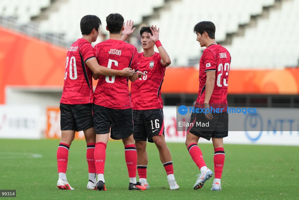 The South Korean team celebrating during a football match between South Korea and China at the 2026 asia games on September 30, 2026 in Nagai Stadium, Osaka, Japan (Photo by Ellan Mad/Nexpher Images)