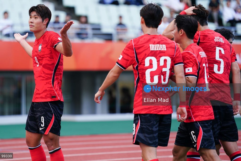 South Korean players during a football match between South Korea and China at the 2026 asia games on September 30, 2026 in Nagai Stadium, Osaka, Japan (Photo by Ellan Mad/Nexpher Images)