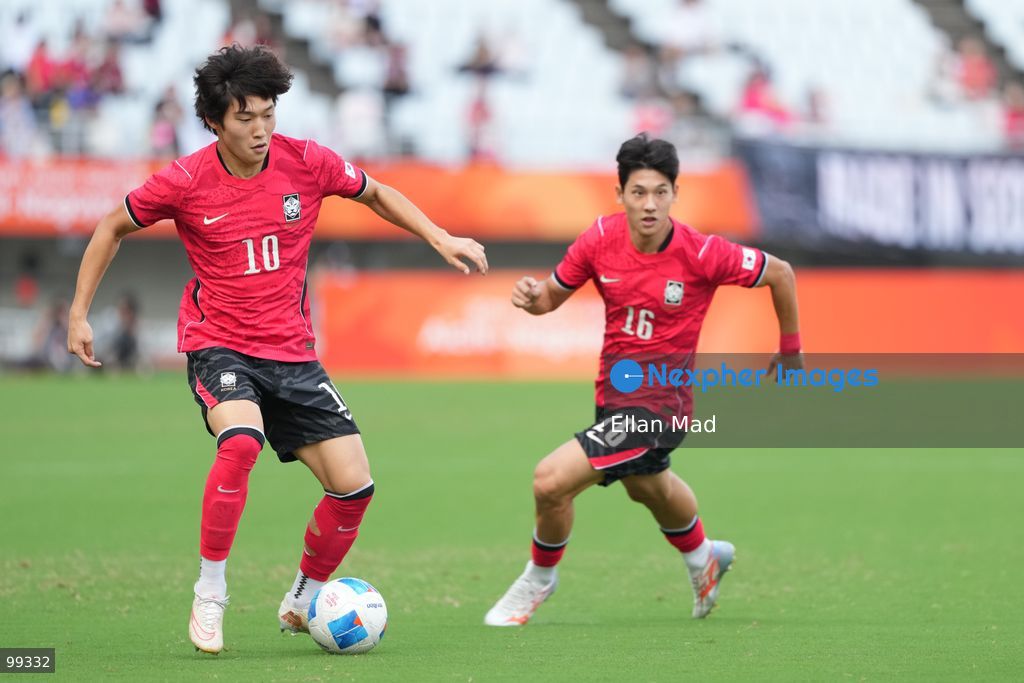 South Korean footballer Choi Seok-hyun, Bae Hyun-seo during a football match between South Korea and China at the 2026 asia games on September 30, 2026 in Nagai Stadium, Osaka, Japan (Photo by Ellan Mad/Nexpher Images)