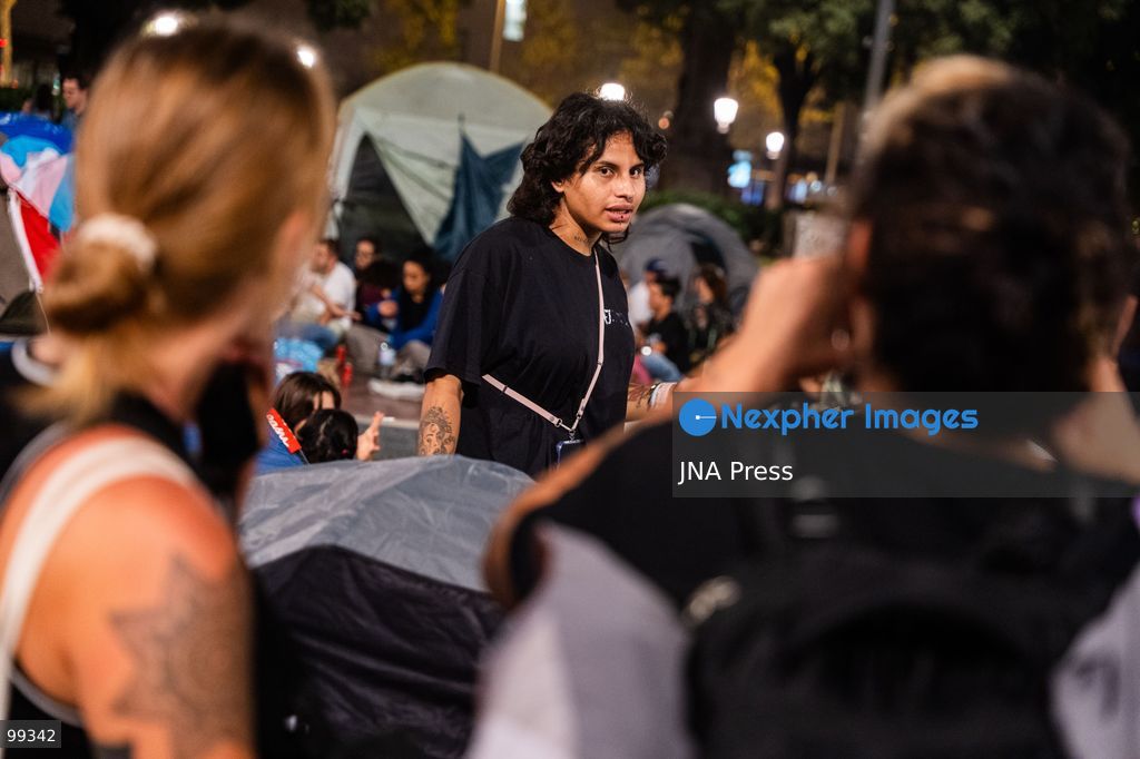 BARCELONA, SPAIN, SEPTEMBER 29, 2026: Housing activists set up tents during a protest encampment at Placa de Catalunya in central Barcelona. Around 100 people and approximately 20 tents gathered in the square to demand affordable housing and stronger protections against evictions and housing insecurity. The action was held in solidarity with Madrid resident Maricarmen Abascal, whose recent eviction sparked housing protests and an ongoing encampment at Puerta del Sol in Madrid. Photo by Marc Asensio Clupes / JNA Press. (Photo by Marc Asensio Clupes/JNA Press via Nexpher Images)
