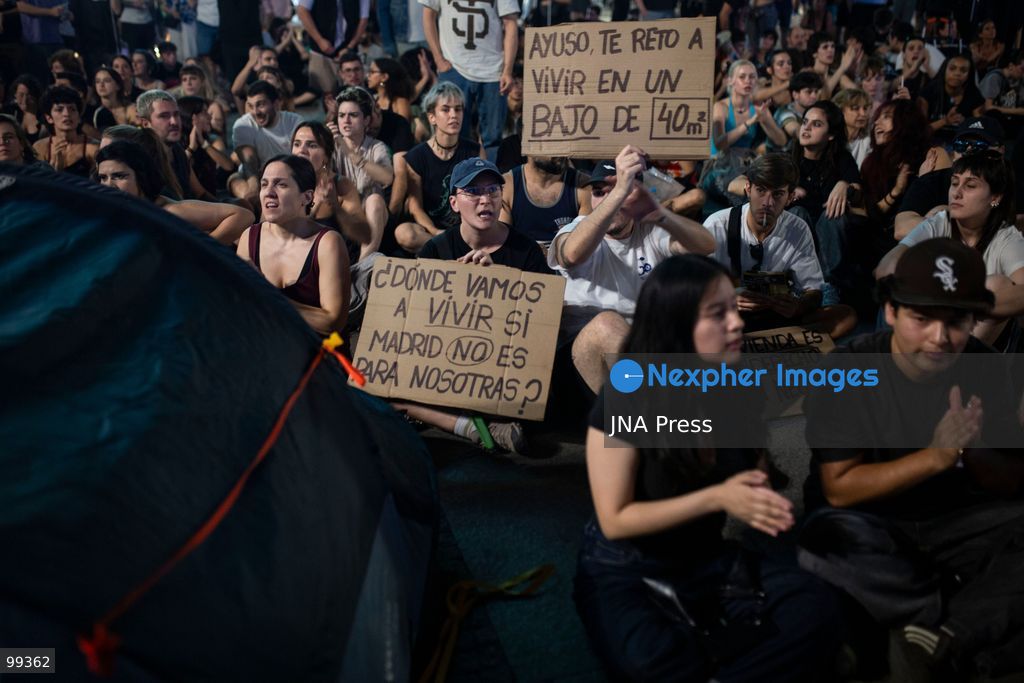 MADRID, SPAIN, SEPTEMBER 30, 2026: Housing activists continue their encampment at Puerta del Sol following a mass demonstration against Madrid's housing crisis. Participants have drawn comparisons between the current protest movement, referred to by activists as "26-S," and the 15-M Indignados movement that occupied the square 15 years earlier. Organizers, however, say the current mobilization has different political and organizational goals and remains focused on demands for affordable housing and stronger protections against evictions. (Photo by Edu Leon/JNA Press via Nexpher Images)