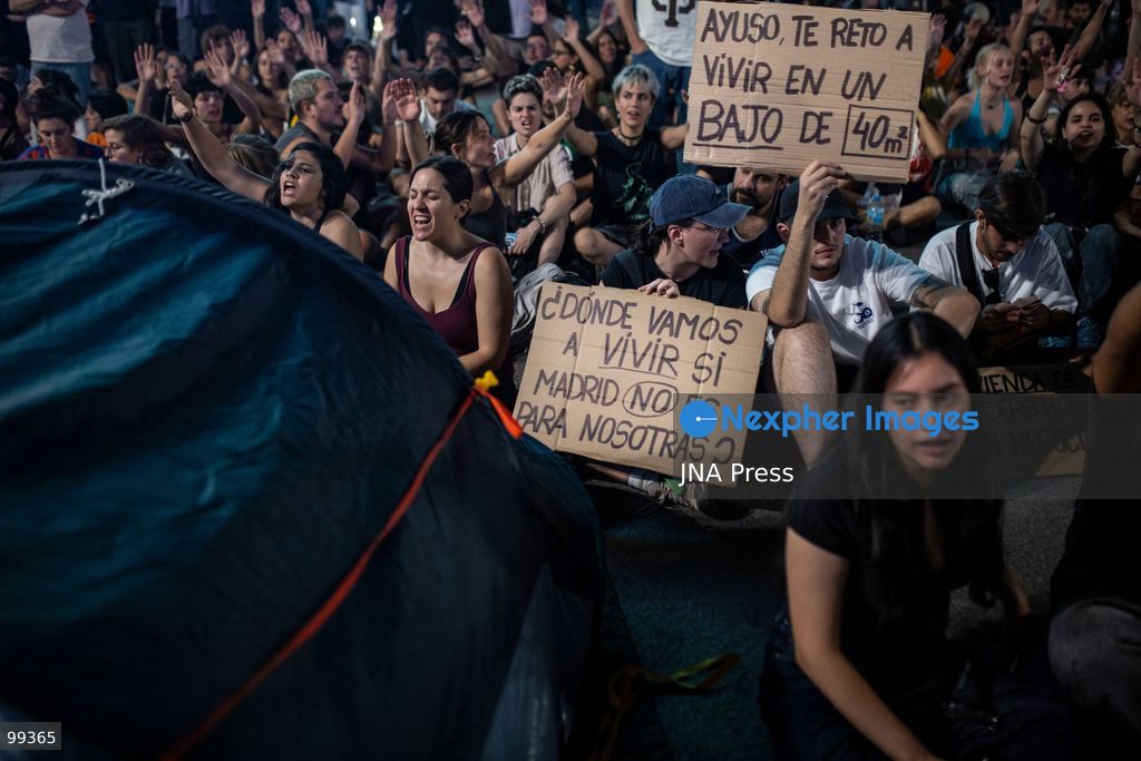 MADRID, SPAIN, SEPTEMBER 30, 2026: Housing activists continue their encampment at Puerta del Sol following a mass demonstration against Madrid's housing crisis. Participants have drawn comparisons between the current protest movement, referred to by activists as "26-S," and the 15-M Indignados movement that occupied the square 15 years earlier. Organizers, however, say the current mobilization has different political and organizational goals and remains focused on demands for affordable housing and stronger protections against evictions. (Photo by Edu Leon/JNA Press via Nexpher Images)