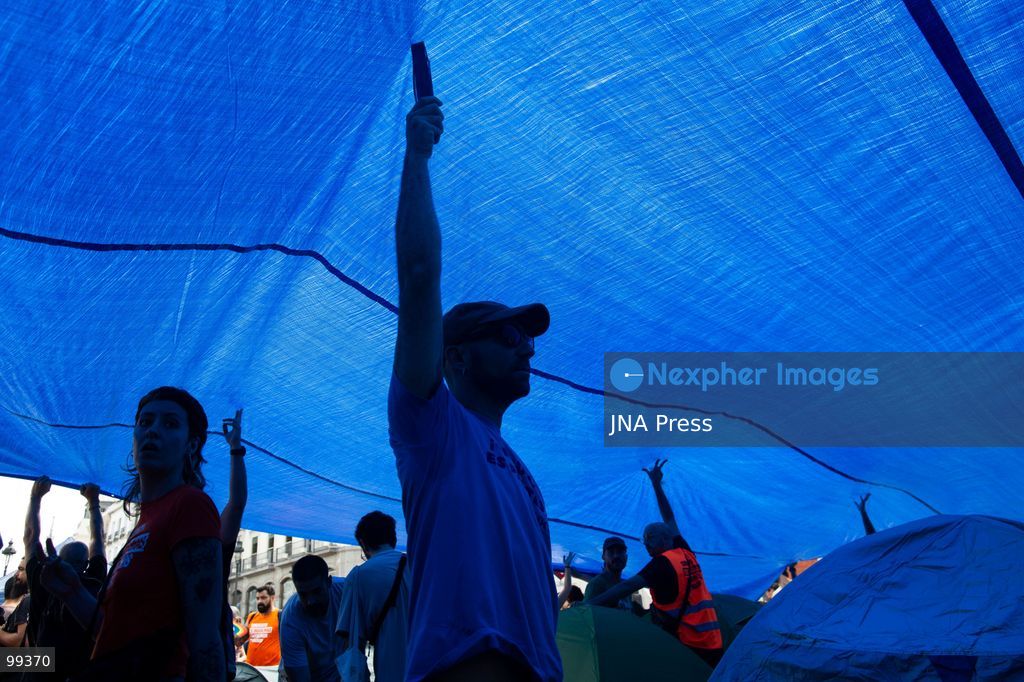 MADRID, SPAIN, SEPTEMBER 30, 2026: Housing activists continue their encampment at Puerta del Sol following a mass demonstration against Madrid's housing crisis. Participants have drawn comparisons between the current protest movement, referred to by activists as "26-S," and the 15-M Indignados movement that occupied the square 15 years earlier. Organizers, however, say the current mobilization has different political and organizational goals and remains focused on demands for affordable housing and stronger protections against evictions. (Photo by Edu Leon/JNA Press via Nexpher Images)