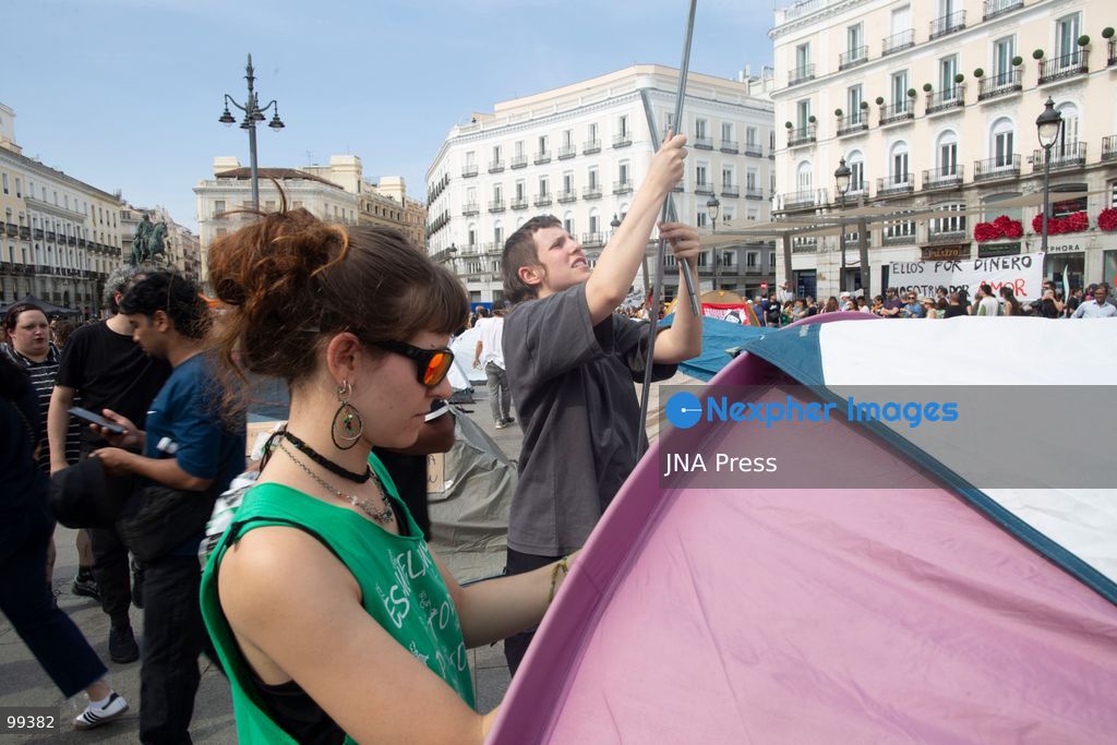 MADRID, SPAIN, SEPTEMBER 30, 2026: Housing activists continue their encampment at Puerta del Sol following a mass demonstration against Madrid's housing crisis. Participants have drawn comparisons between the current protest movement, referred to by activists as "26-S," and the 15-M Indignados movement that occupied the square 15 years earlier. Organizers, however, say the current mobilization has different political and organizational goals and remains focused on demands for affordable housing and stronger protections against evictions. (Photo by Edu Leon/JNA Press via Nexpher Images)