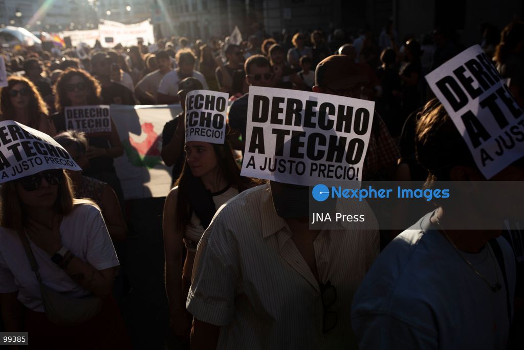 MADRID, SPAIN, SEPTEMBER 30, 2026: Housing activists continue their encampment at Puerta del Sol following a mass demonstration against Madrid's housing crisis. Participants have drawn comparisons between the current protest movement, referred to by activists as "26-S," and the 15-M Indignados movement that occupied the square 15 years earlier. Organizers, however, say the current mobilization has different political and organizational goals and remains focused on demands for affordable housing and stronger protections against evictions. (Photo by Edu Leon/JNA Press via Nexpher Images)