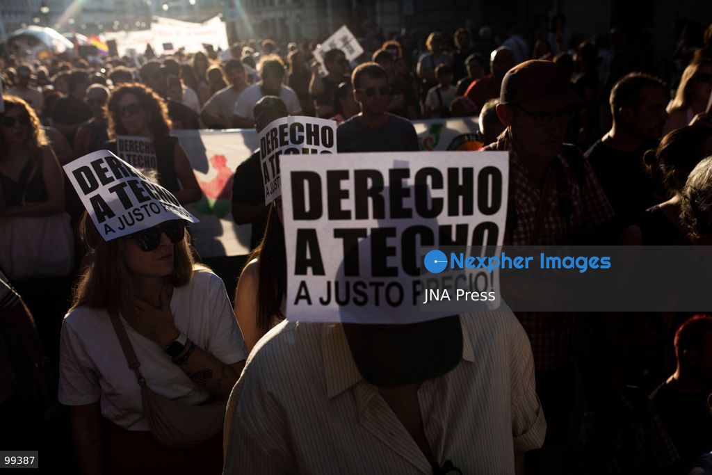 MADRID, SPAIN, SEPTEMBER 30, 2026: Housing activists continue their encampment at Puerta del Sol following a mass demonstration against Madrid's housing crisis. Participants have drawn comparisons between the current protest movement, referred to by activists as "26-S," and the 15-M Indignados movement that occupied the square 15 years earlier. Organizers, however, say the current mobilization has different political and organizational goals and remains focused on demands for affordable housing and stronger protections against evictions. (Photo by Edu Leon/JNA Press via Nexpher Images)