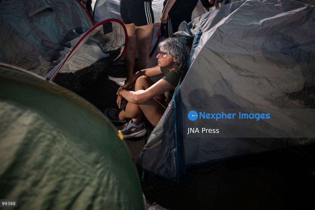 MADRID, SPAIN, SEPTEMBER 30, 2026: Housing activists continue their encampment at Puerta del Sol following a mass demonstration against Madrid's housing crisis. Participants have drawn comparisons between the current protest movement, referred to by activists as "26-S," and the 15-M Indignados movement that occupied the square 15 years earlier. Organizers, however, say the current mobilization has different political and organizational goals and remains focused on demands for affordable housing and stronger protections against evictions. (Photo by Edu Leon/JNA Press via Nexpher Images)